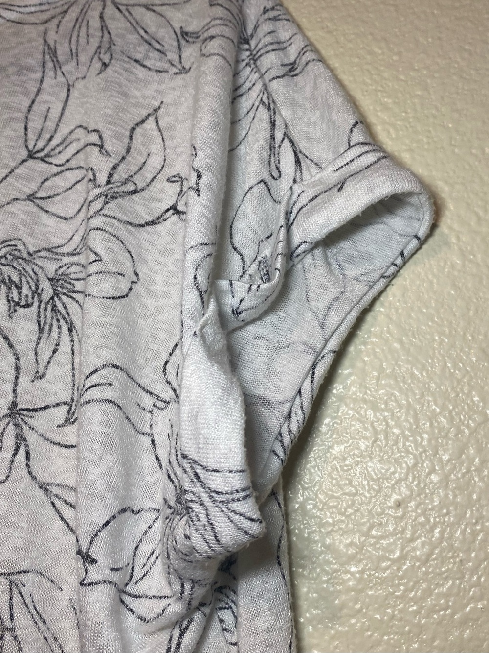 bobeau Light Gray Floral V-Neck Short Sleeve Tunic - Picture 6 of 11